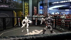 Peste 2.000 de roboți au intrat în arenă la Beijing/ Joacă fotbal, boxează și doboară recorduri