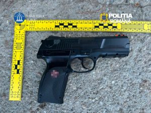ȘOCANT | Adolescentă de 15 ani, împușcată cu un pistol cu bile pe un bulevard din Pitești/ Tânărul care a tras a fost reținut<br>