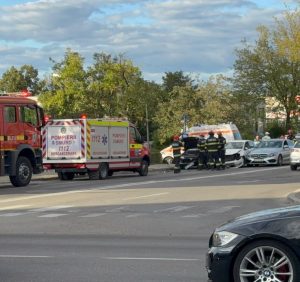 ACCIDENT CU TREI MAȘINI ÎN PITEȘTI | O persoană blocată într-un autoturism, evacuată de pompieri