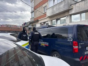 POLIȚIST DIN PITEȘTI, ANCHETAT DE DIICOT | Două tinere ar fi fost recrutate prin metoda „loverboy”